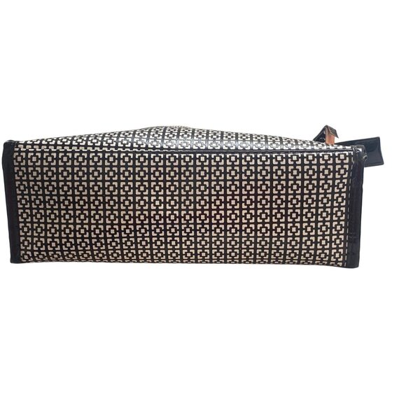 Mor Black & White Geometric Pattern Zip-Up Makeup Bag - Picture 7 of 7